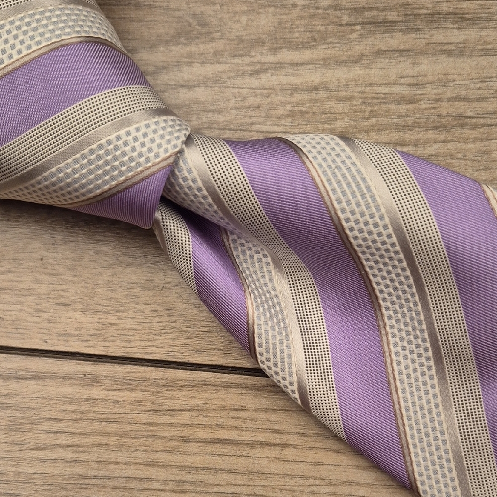 HUGO BOSS Recent Metallic Silver Lavender Purple‎ Striped Pattern Mens Silk Tie